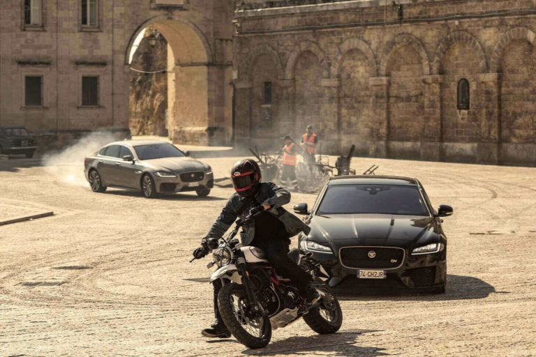 JAGUAR XF MAKES ITS 007 DEBUT IN NO TIME TO DIE