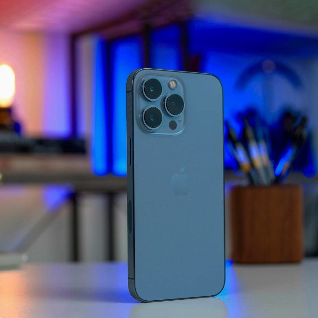 Apple Tells Suppliers iPhone Demand Has Slowed