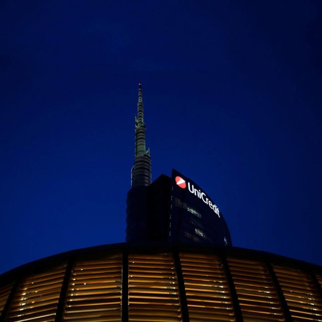 UniCredit flags up toUS $ 8 B in losses onRussia