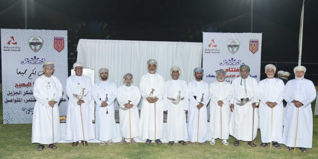 بنك مسقط يفتتح مشروعي إنارة في ولايتي بهلاء والعوابي ضمن برنامج “الملاعب الخضراء”