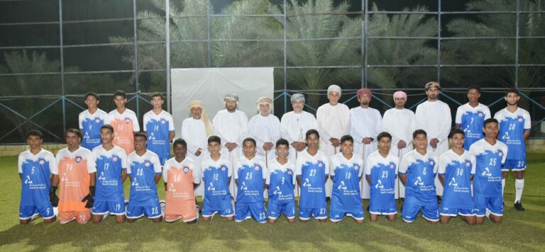 افتتاح مشروع إنارة ملعب فريق العفيفة بصحار ضمن برنامج الملاعب الخضراء من بنك مسقط