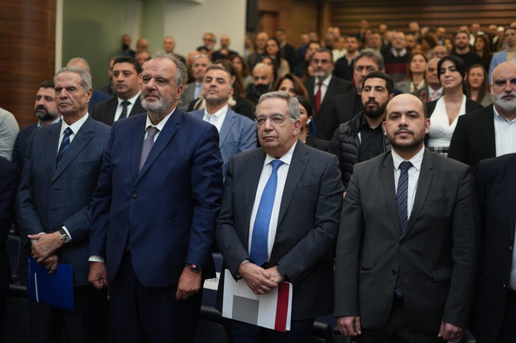 اتفاقية تعاون بين جمعية الصناعيين وجمعية المعلوماتية المهنية لتبادل الخبراتوتشجيع إستخدام الذكاء الاصطناعي في عمليات الإنتاج