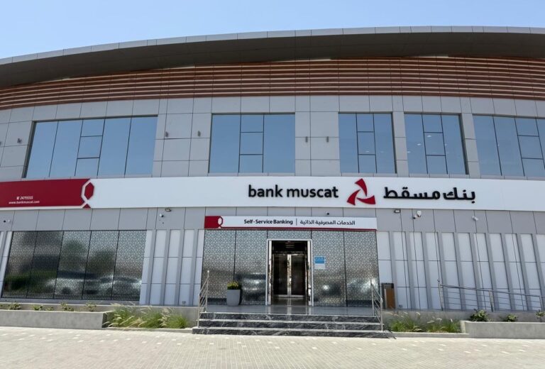 بنك مسقط يفتتح فرعاً جديداً في منطقة “أرض الجو” بولاية البريمي