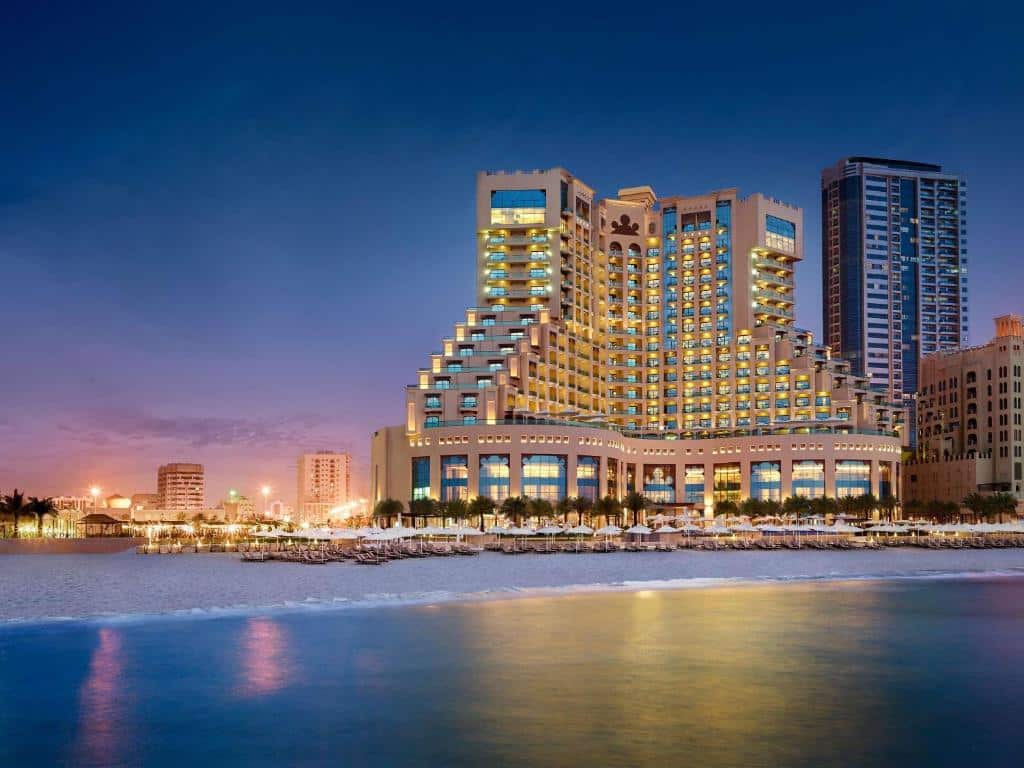 فندق فيرمونت عجمان يحتفل بمرور 11 عاماً على افتتاحه