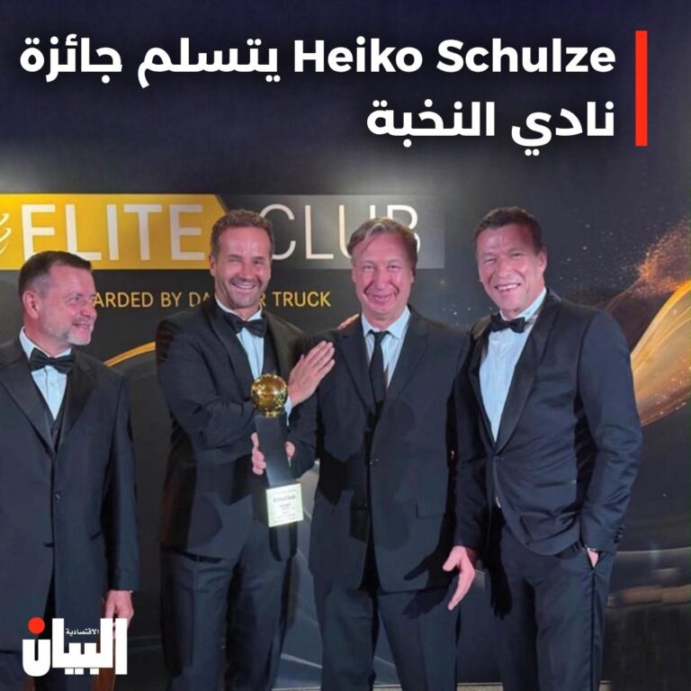 Heiko Schulze يتسلم جائزة
نادي النخبة